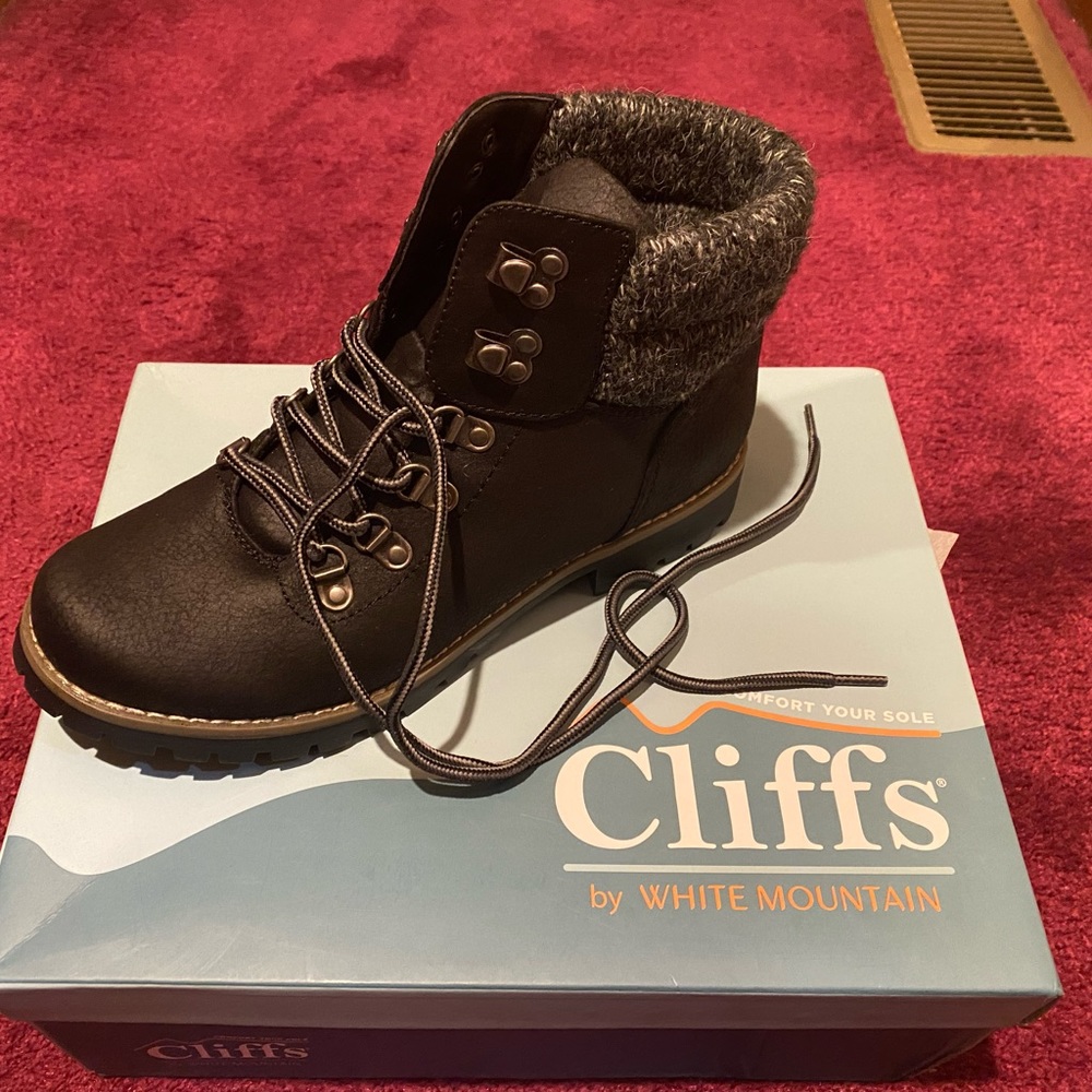 Brand New!!White Mountain Black boots!